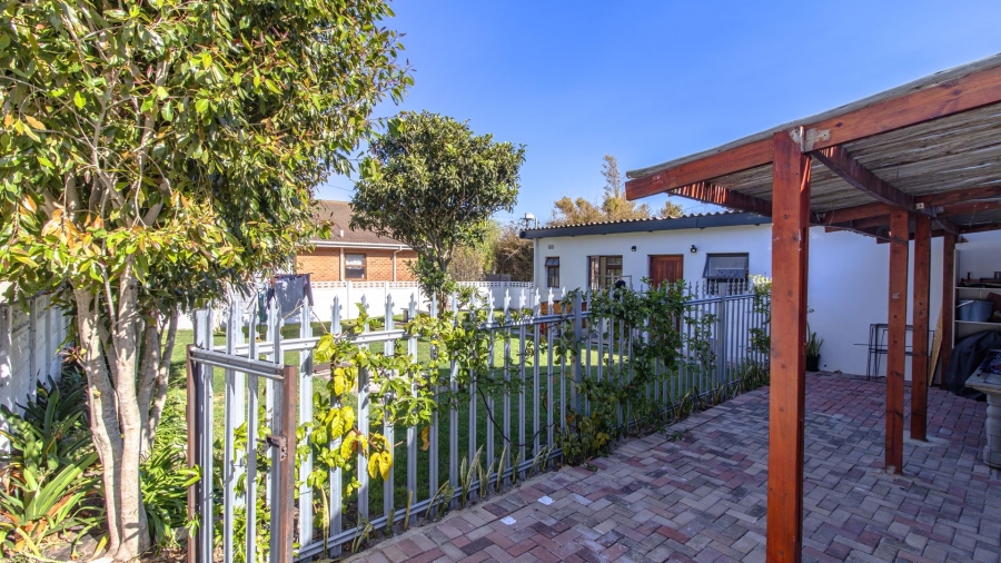 1 Bedroom Property for Sale in Sandbaai Western Cape